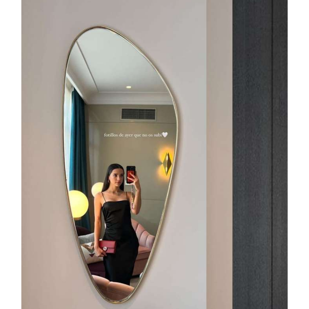 Arristo Mirror